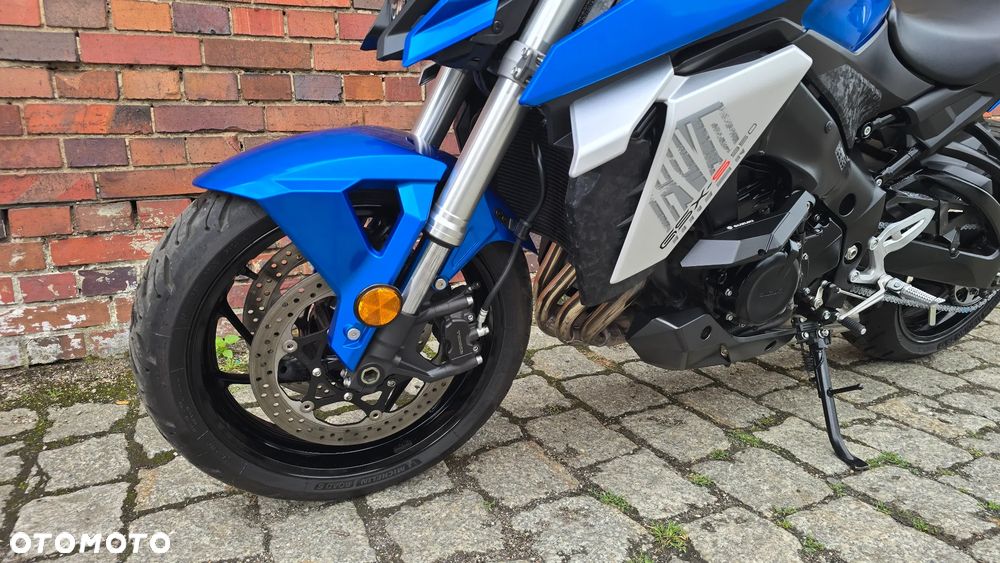 Suzuki GSX - 4