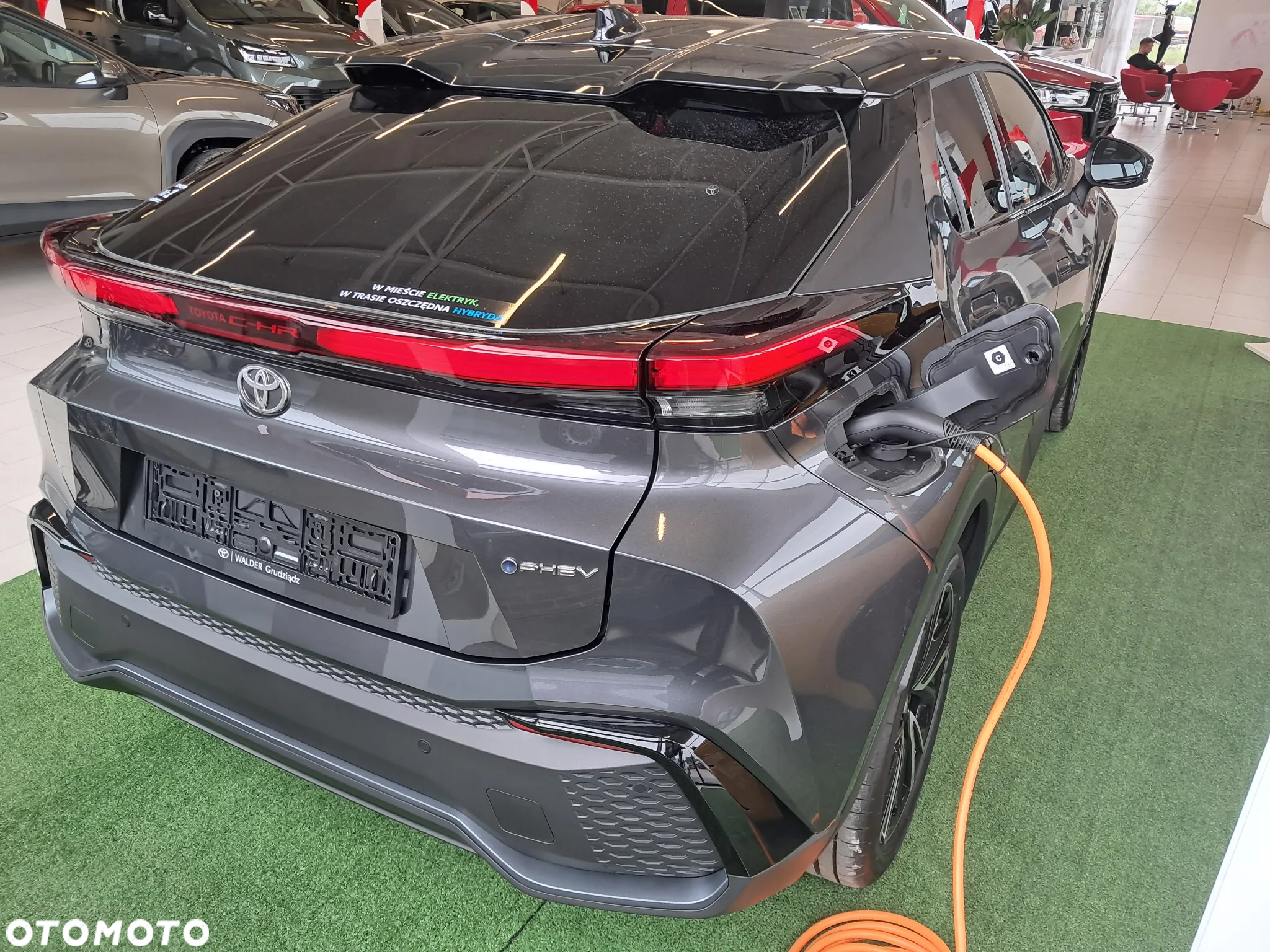 Toyota C-HR 2.0 PHEV Dynamic Force Executive - 5