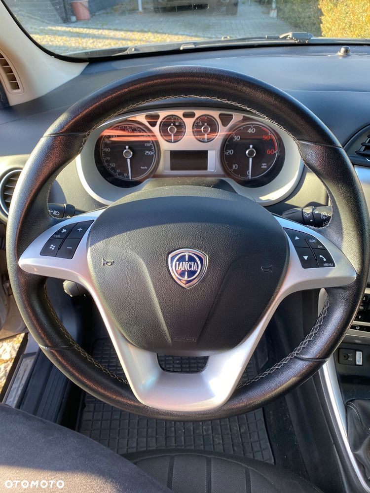 Lancia Delta 1.6 MJ Steel - 17