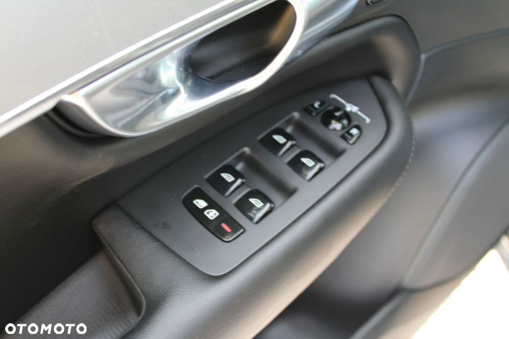 Volvo XC 90 B5 D AWD Geartronic Momentum - 22
