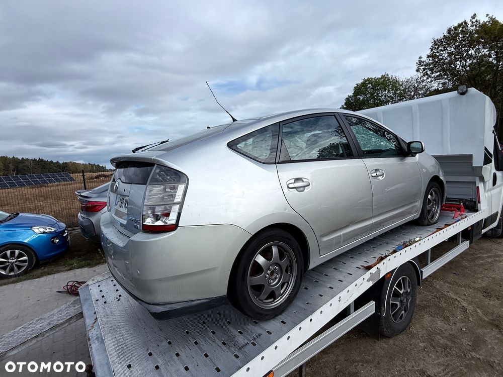 Toyota Prius (Hybrid) Executive - 8