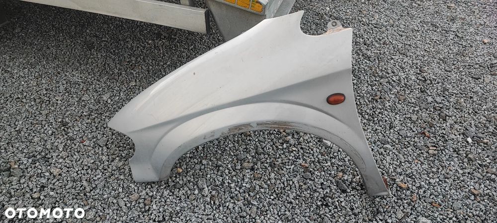 Błotnik lewy Chrysler Voyager IV 01-07 - 1