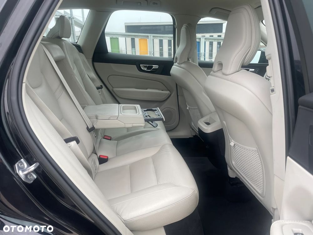 Volvo XC 60 B5 D AWD Inscription - 24