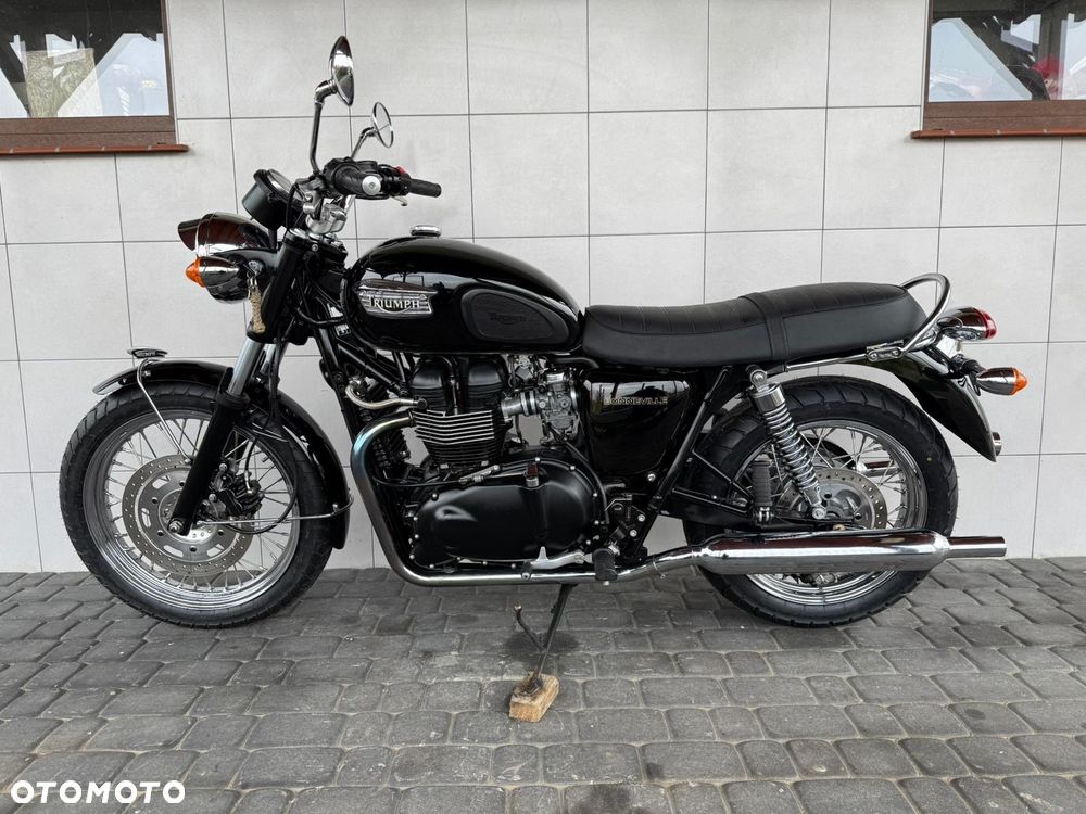 Triumph Bonneville - 2