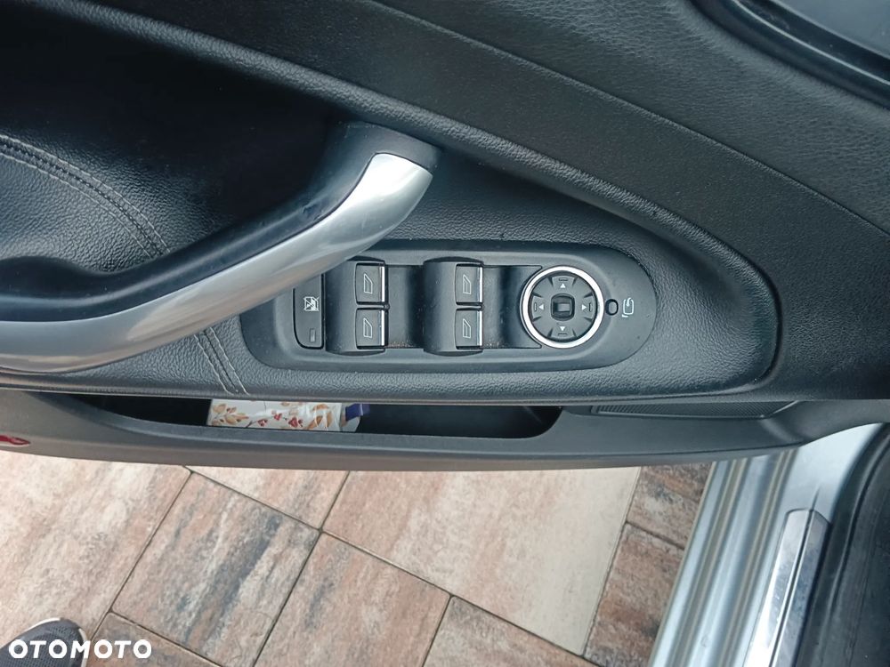 Ford Mondeo 2.0 Ghia - 11