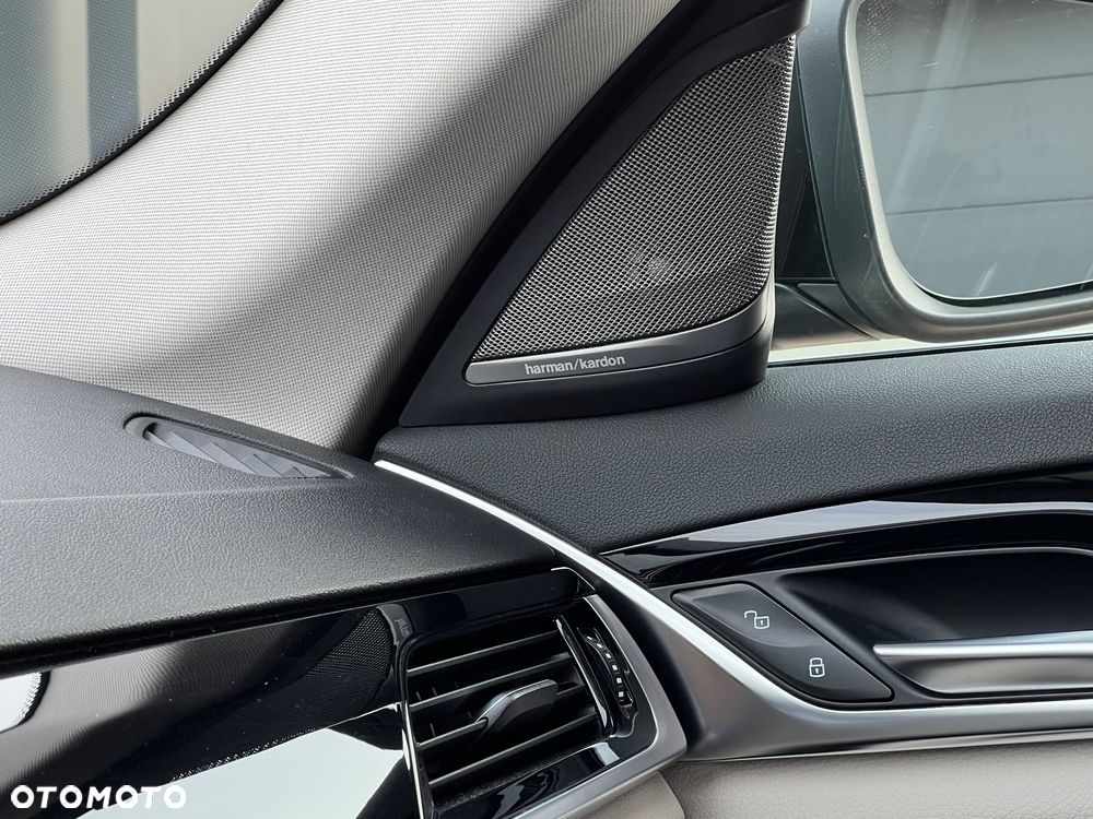 BMW Seria 5 520d xDrive Luxury Line sport - 32