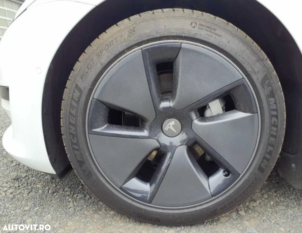 Tesla Model 3 Standard Reichweite Plus Hinterradantrieb - 11