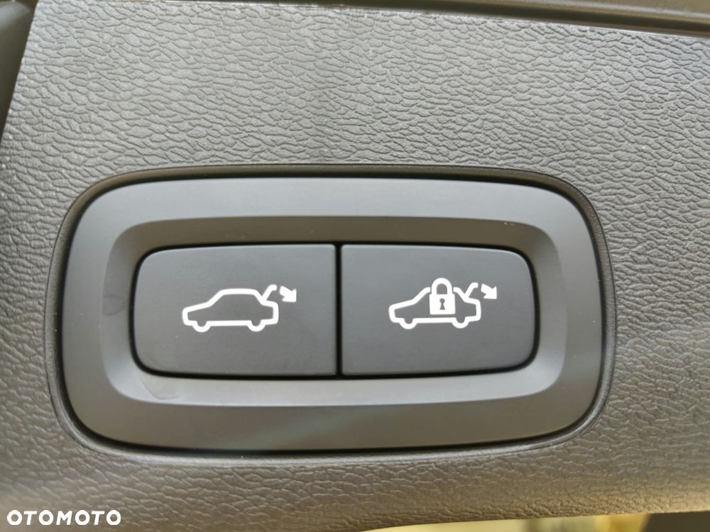 Volvo XC 60 B5 B AWD Ultimate Black Edition - 33