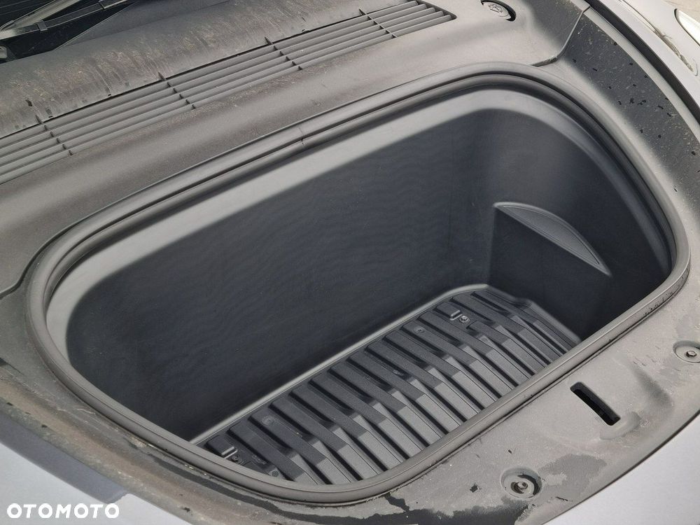 Tesla Model Y Long Range AWD - 15
