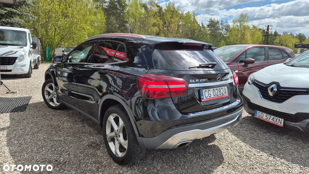 Mercedes-Benz GLA 200 7G-DCT AMG Line - 2