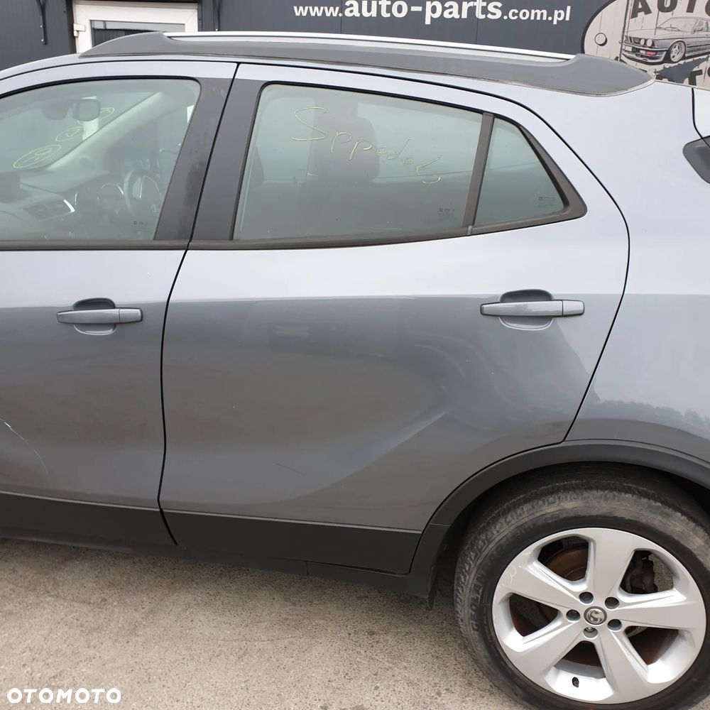 OPEL MOKKA DRZWI LEWY TYL KOMPLETNE GYM 15R - 2