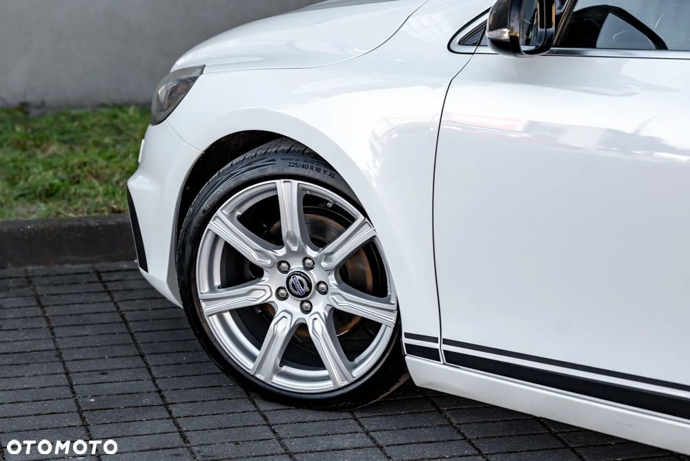 Volvo V40 T4 R Design - 15