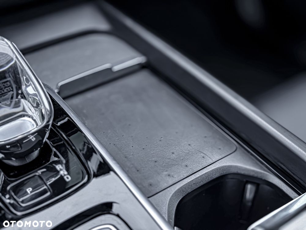 Volvo XC 60 B4 D Ultimate Dark - 26