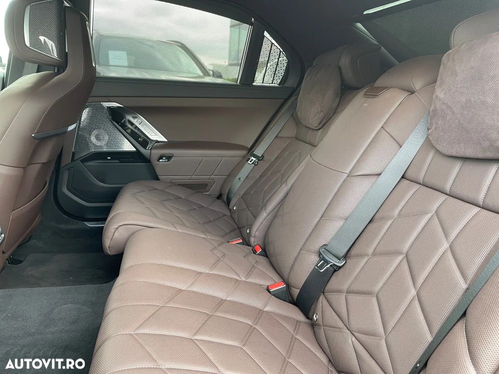 BMW M7 2023 — imagine 8