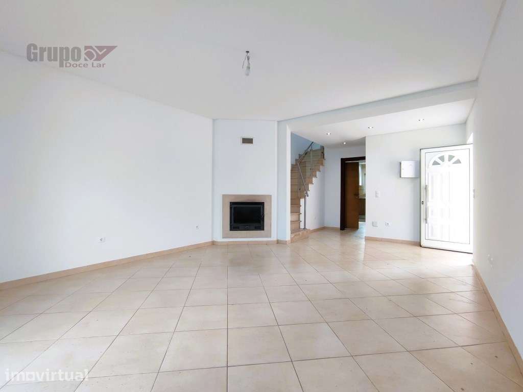Onde o Refúgio Encontra a Conveniência: Moradia T2+1 nos Redondos - Grande imagem: 5/32