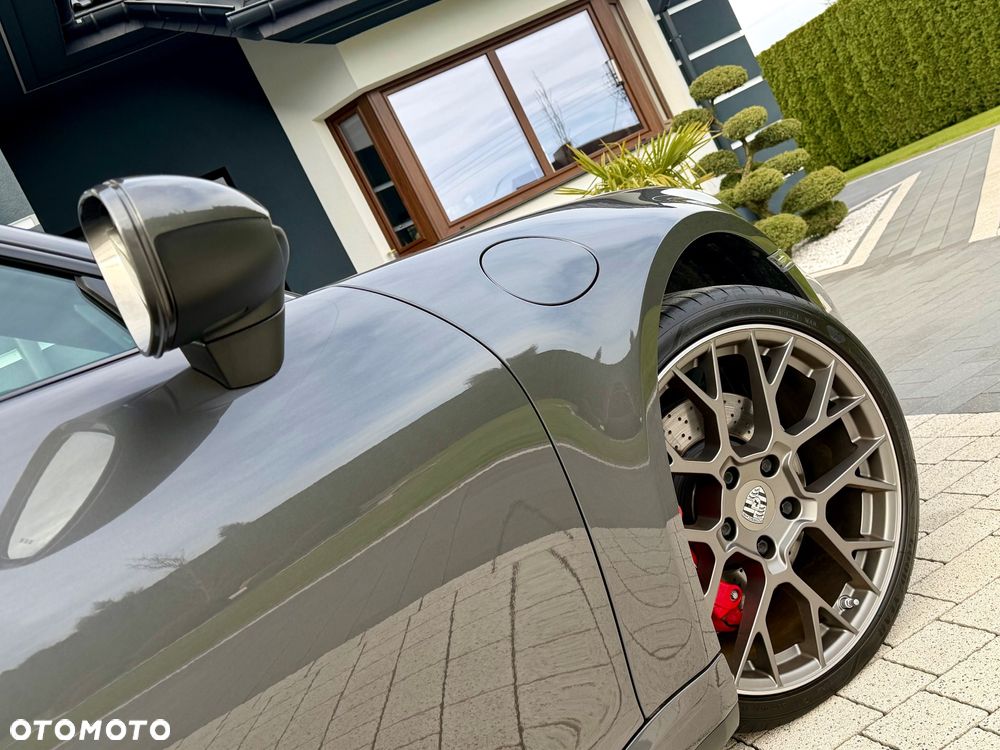 Porsche 911 Carrera 4S - 25