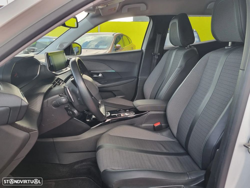 Peugeot 2008 1.2 PureTech Active Pack EAT8 - 22