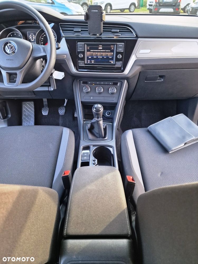 Volkswagen Touran - 38