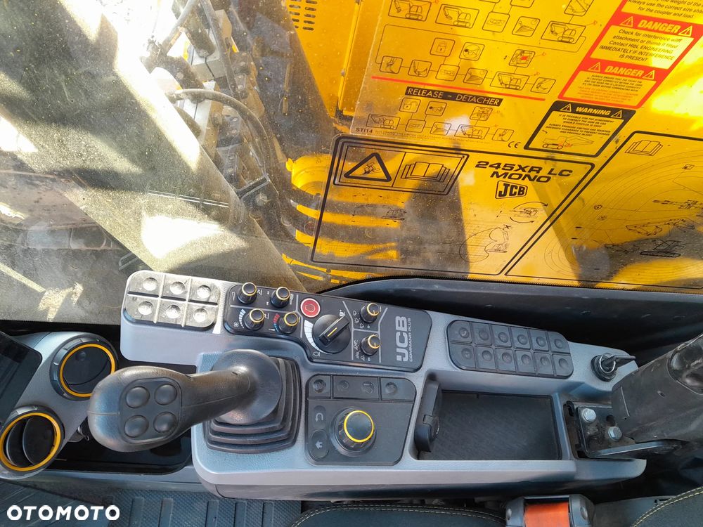 JCB 245XR - 28