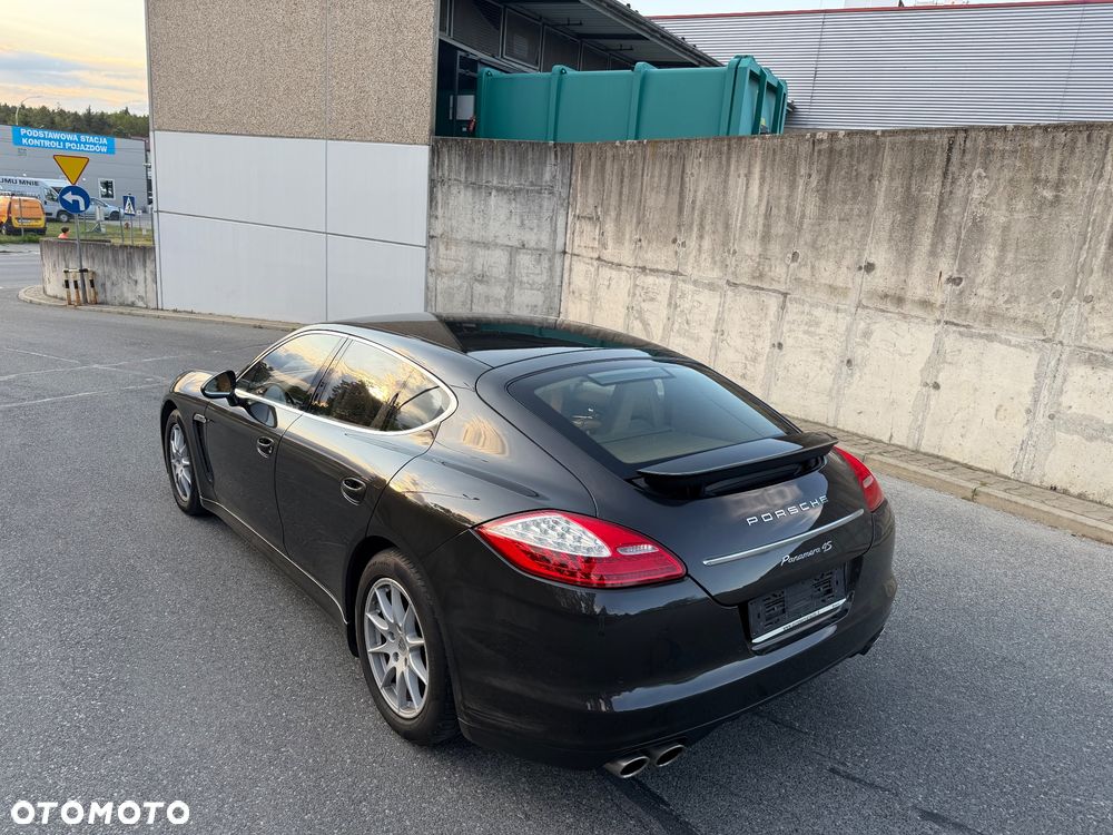Porsche Panamera 4S - 6