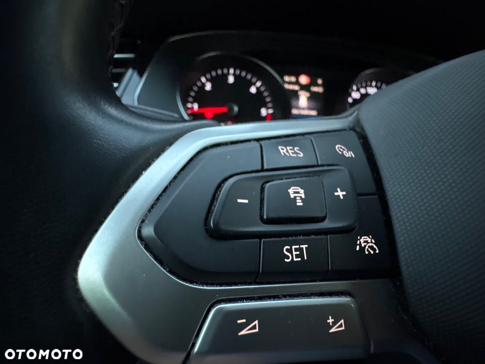 Volkswagen Passat Variant 2.0 TDI SCR DSG Business - 29