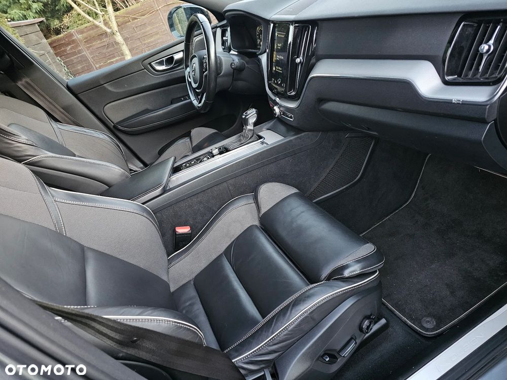 Volvo XC 60 D4 R-Design - 10