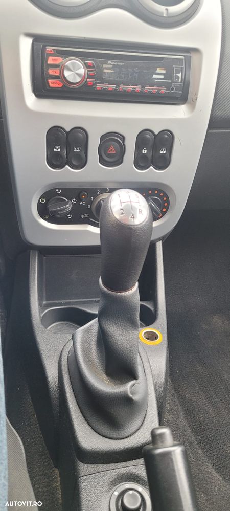 Dacia Logan 1.6 MPI Laureate - 9