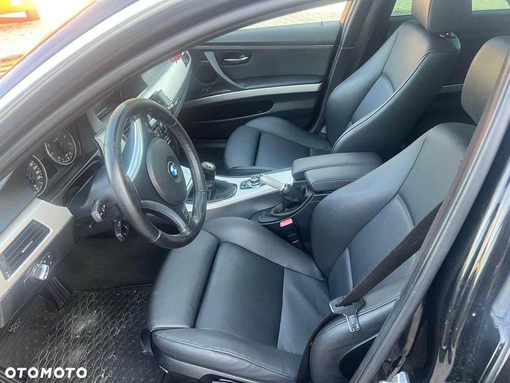 BMW Seria 3 325i - 26