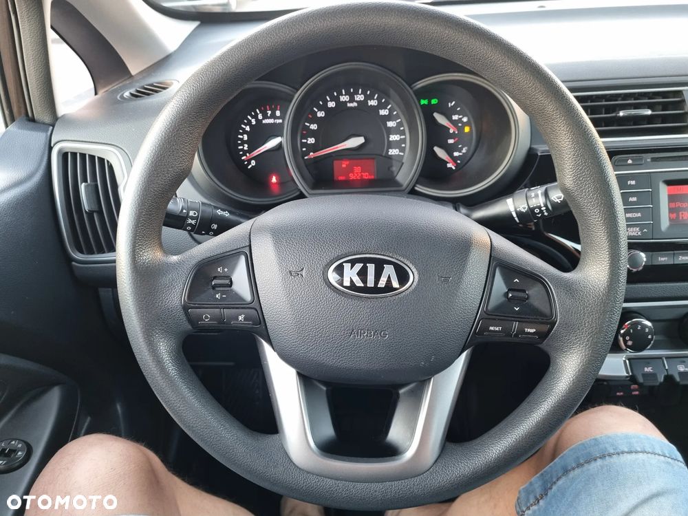 Kia Rio 1.2 L - 12