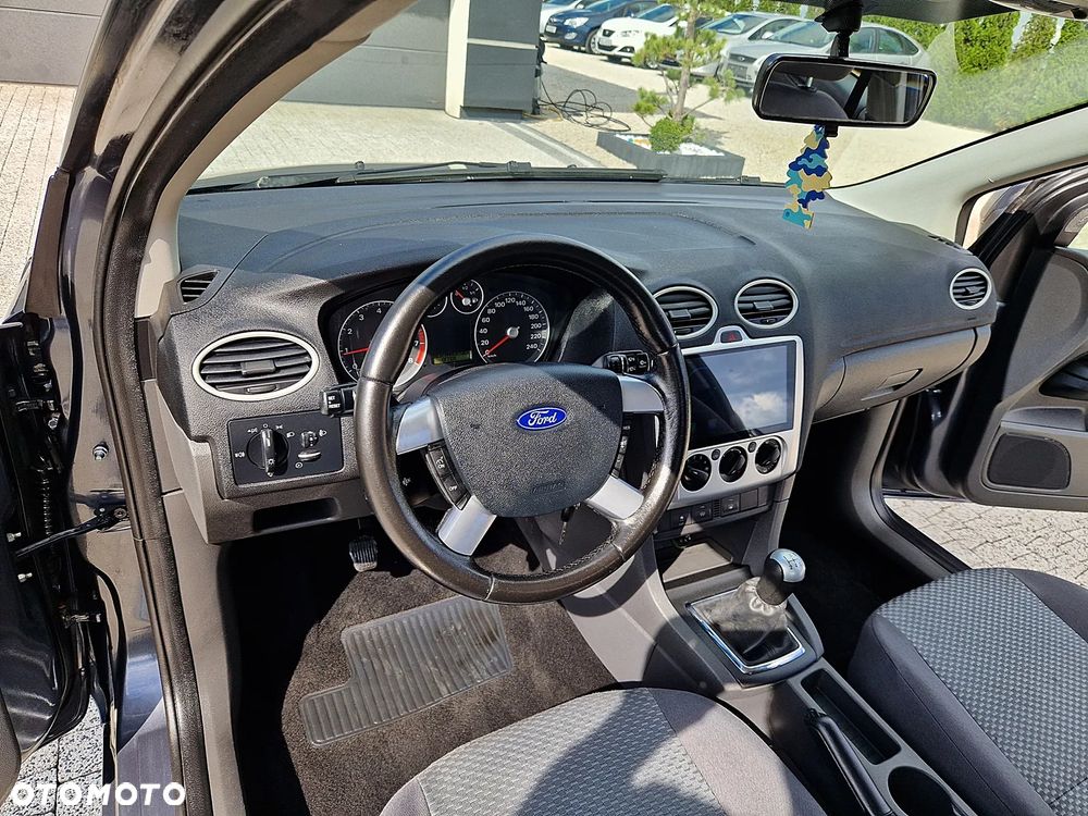 Ford Focus 1.6 16V Ambiente - 4