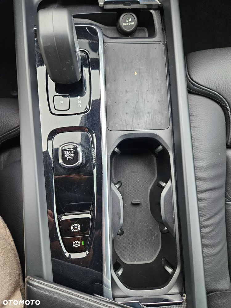 Volvo V60 B4 B Plus Dark - 25