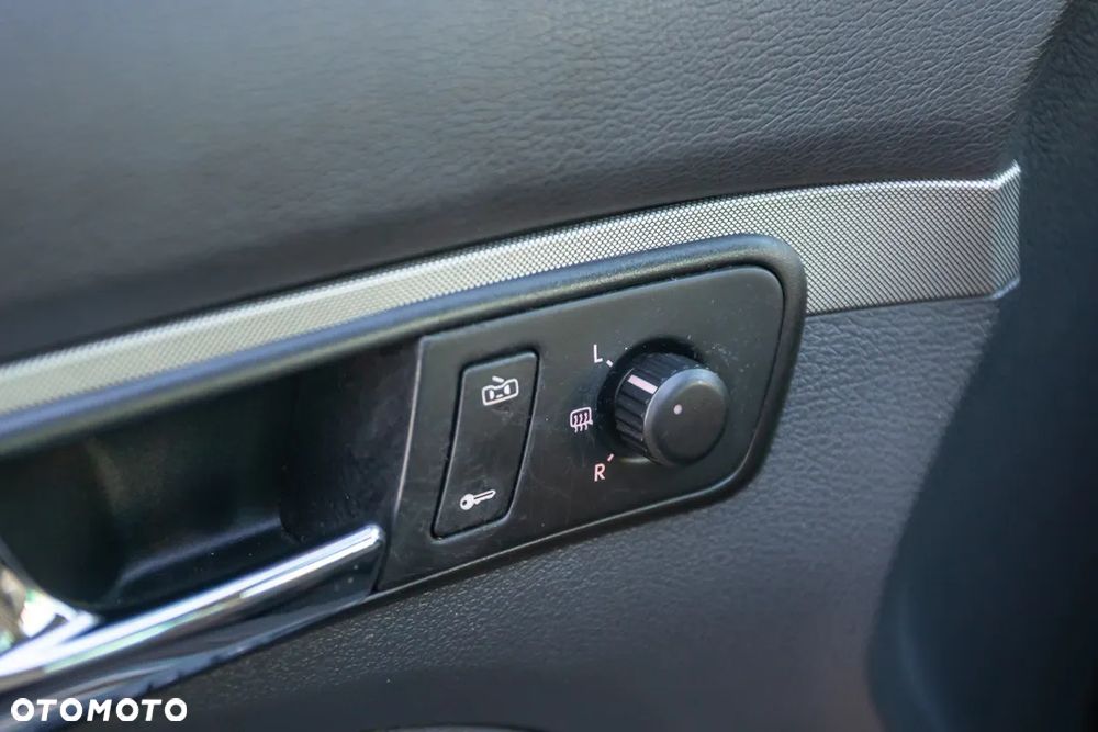 Volkswagen Touran 1.9 TDI DSG Trendline - 23