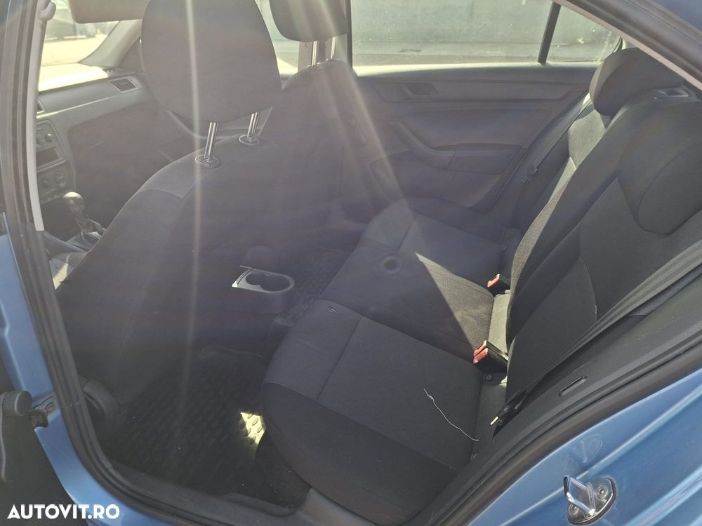 Skoda RAPID 1.6 TDI Active - 8