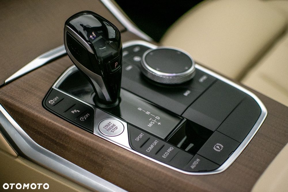 BMW Seria 3 330i xDrive - 12