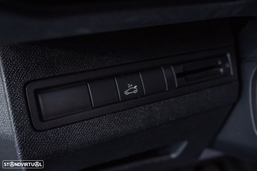 Peugeot 3008 1.2 PureTech Allure EAT8 - 27