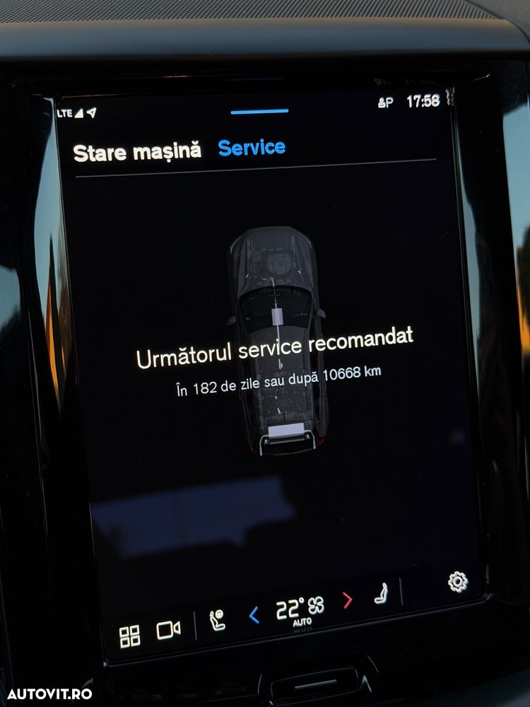 Volvo XC 60 B4 MHEV AWD Momentum Pro - 17