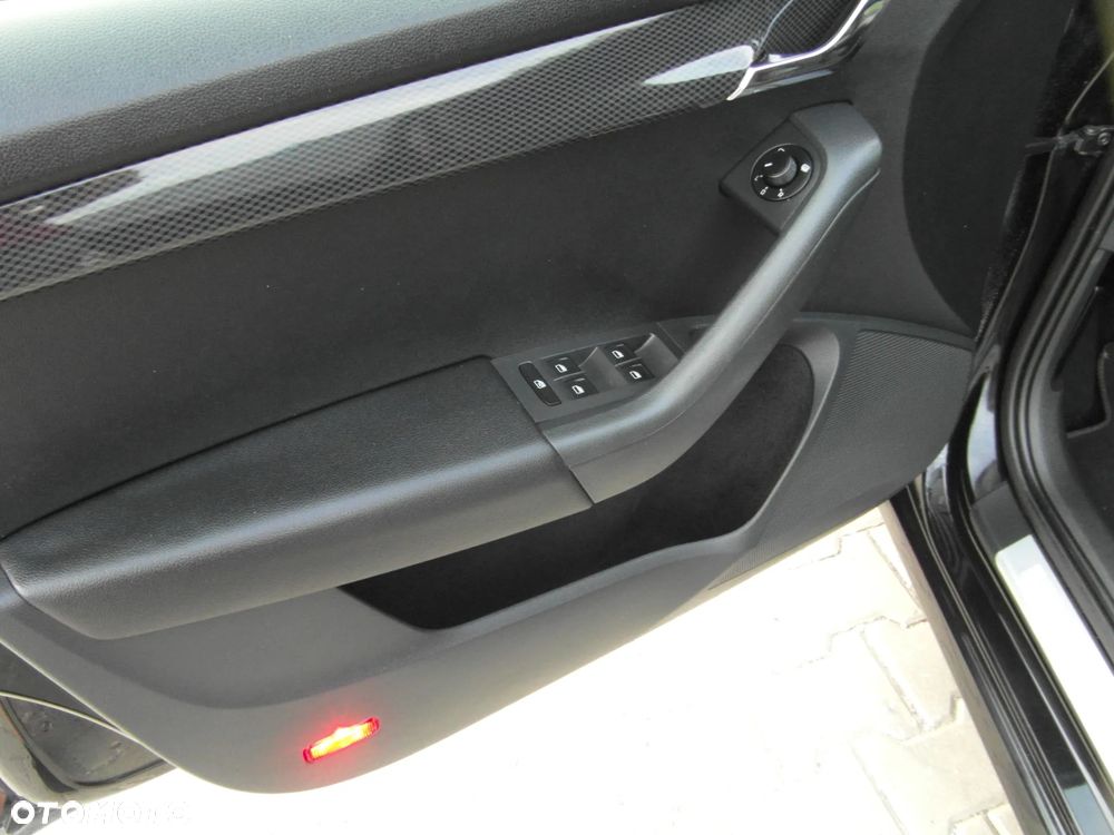 Skoda Octavia 2.0 TDI DSG RS - 16