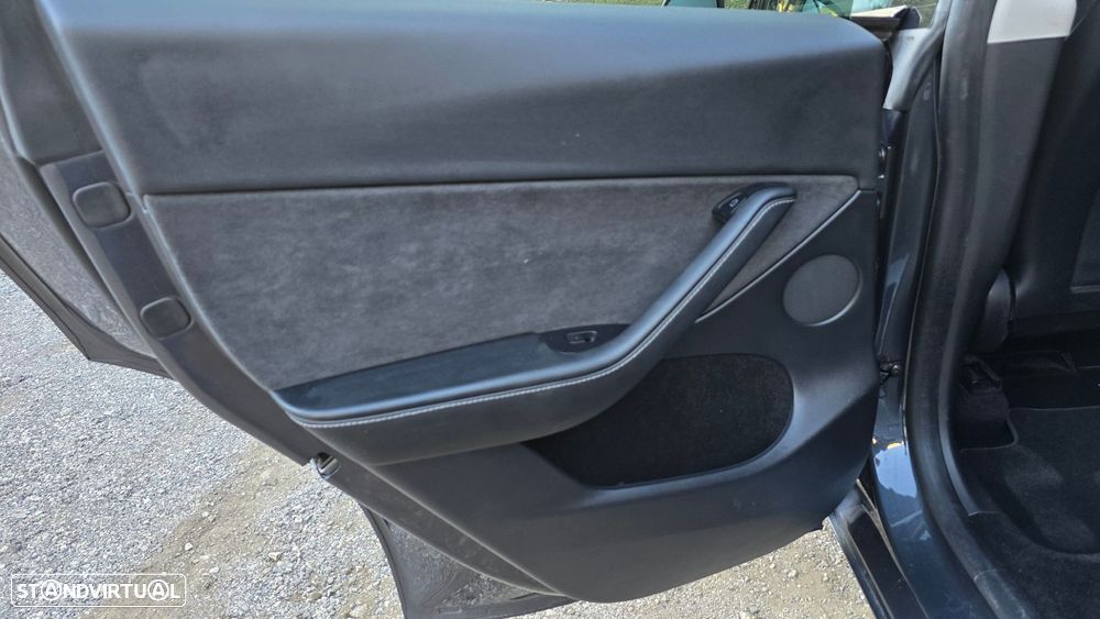 Tesla Model Y Long Range Tração Integral - 52