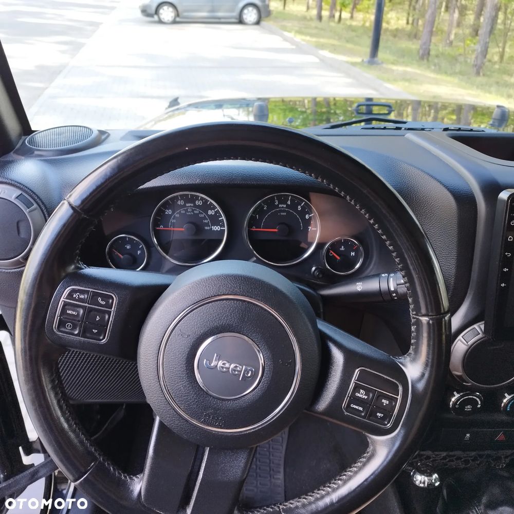 Jeep Wrangler - 11