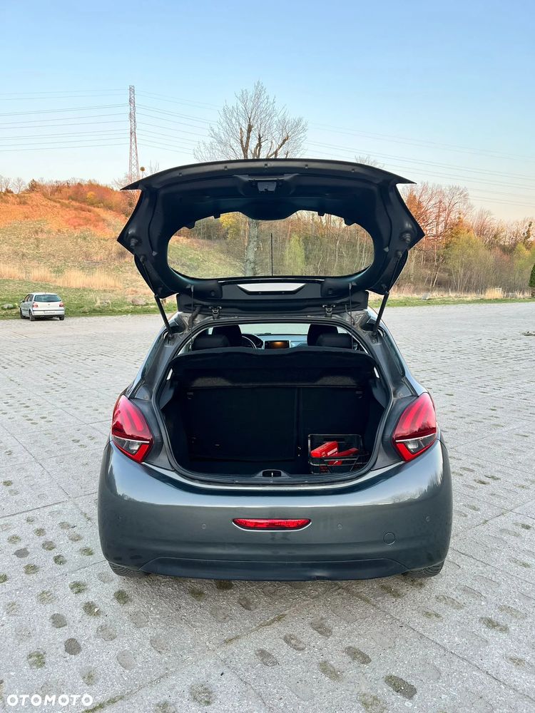 Peugeot 208 1.2 PureTech Allure S&S EAT6 - 5