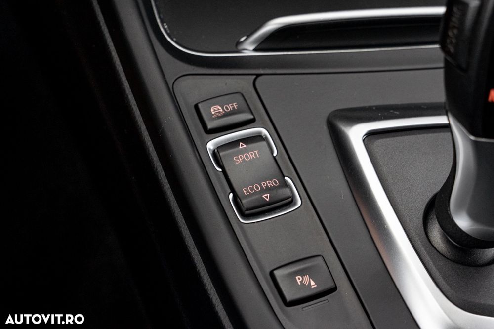 BMW Seria 3 318d Aut. Sport Line - 36