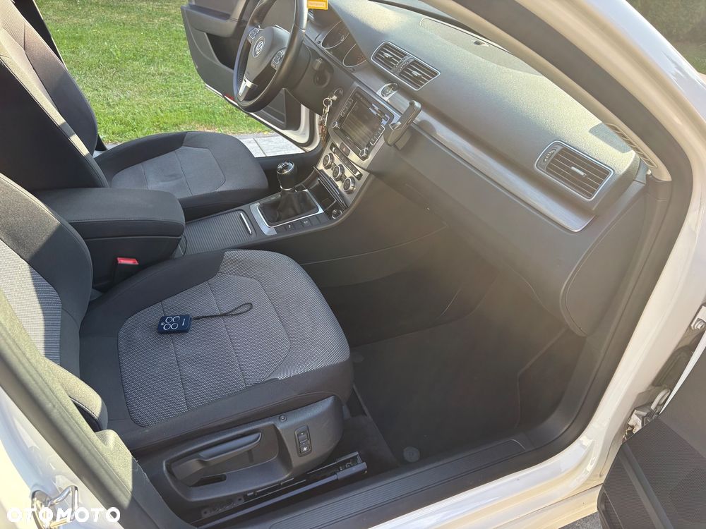 Volkswagen Passat Variant 2.0 Blue TDI SCR Comfortline - 14