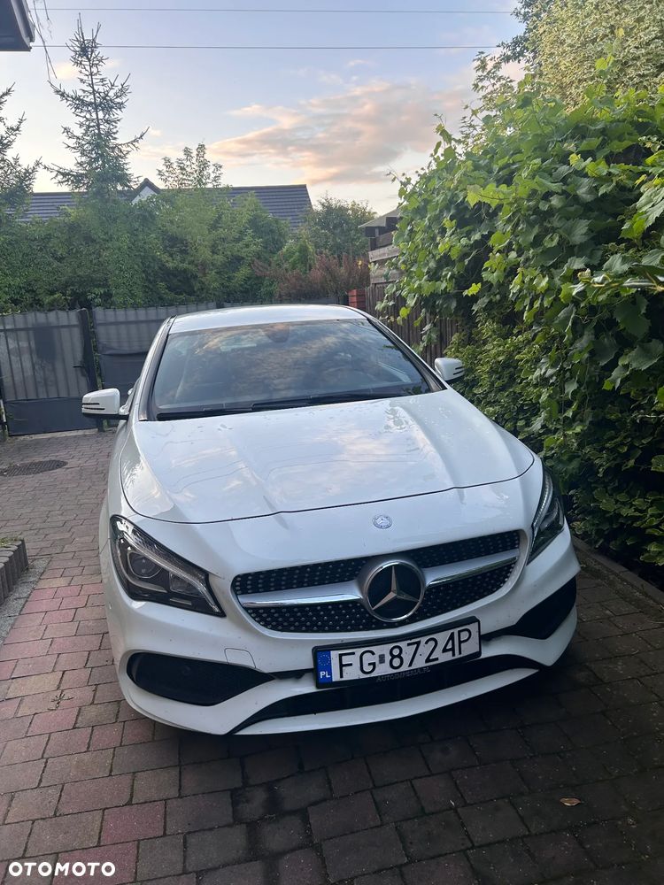 Mercedes-Benz CLA 220 4-Matic AMG Line - 3