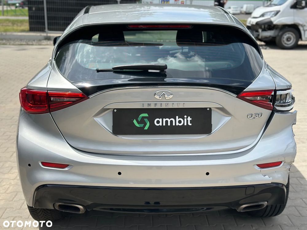 Infiniti Q30 - 6