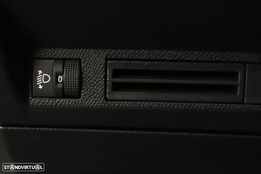 Peugeot 5008 1.2 Hybrid Allure e-DCS6 - 19