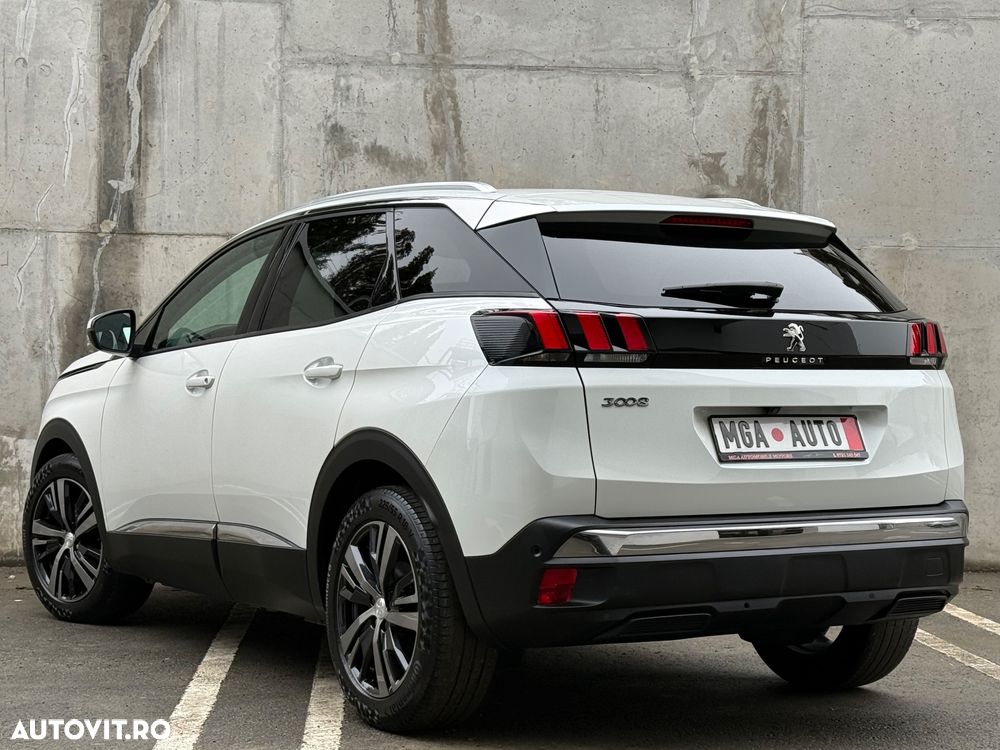 Peugeot 3008 PureTech 130 Stop & Start GPF EAT8 Allure - 12