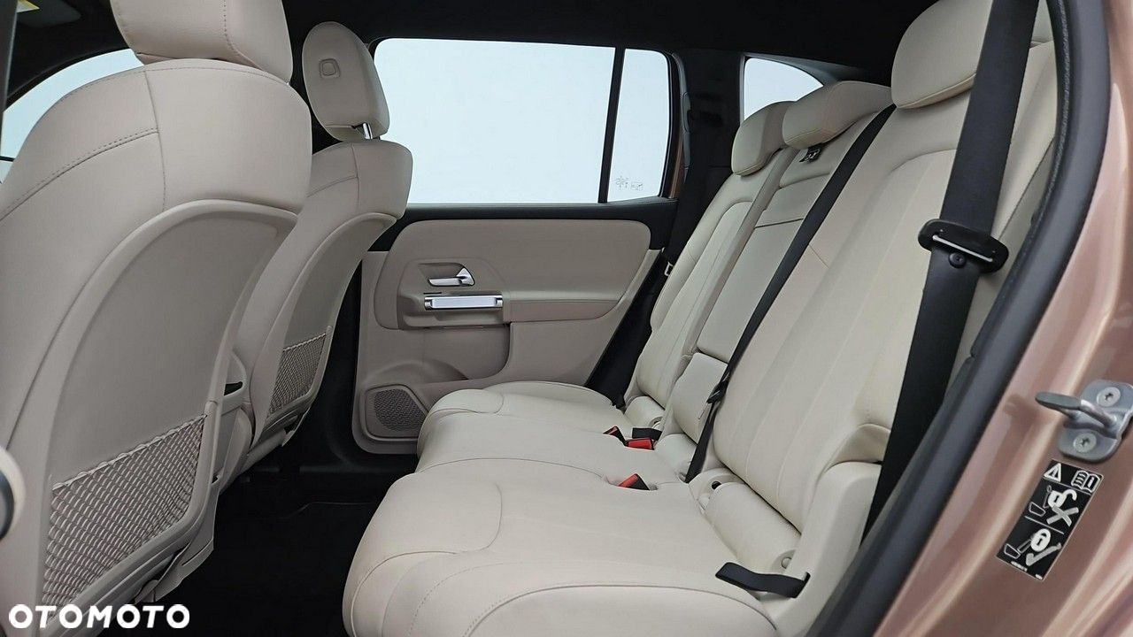 Mercedes-Benz GLB - 23