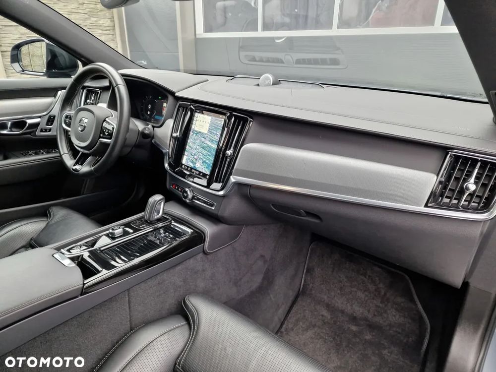 Volvo V90 T8 AWD Plug-In Hybrid R-Design - 23