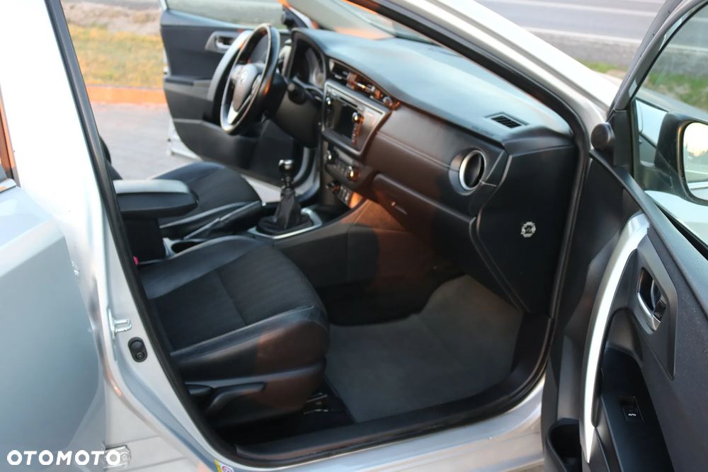 Toyota Auris 2.0 D-4D Prestige - 12