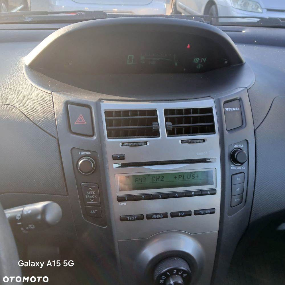 Toyota Yaris - 8